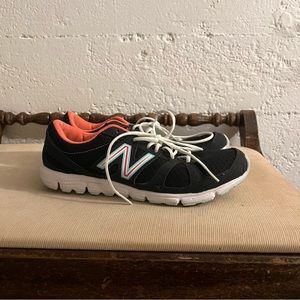 New Balance 550 v3 Women's size 7 Running Shoes Black / Pink